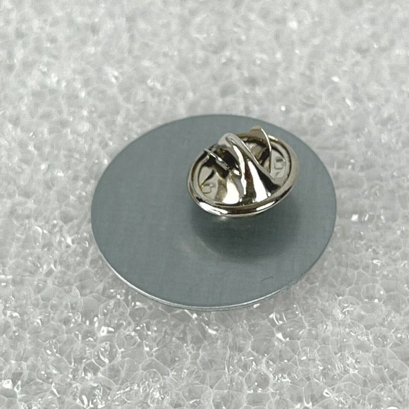 Trader Vics San Jose Airport SJC Compass Rose Enamel Tiki Lapel Pin Exclusive - Picture 5 of 6